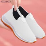 حذاء عملي خفيف أنيق ومريح سليب ان لون ابيض للصبايا و الشباب رقم الموديل 508